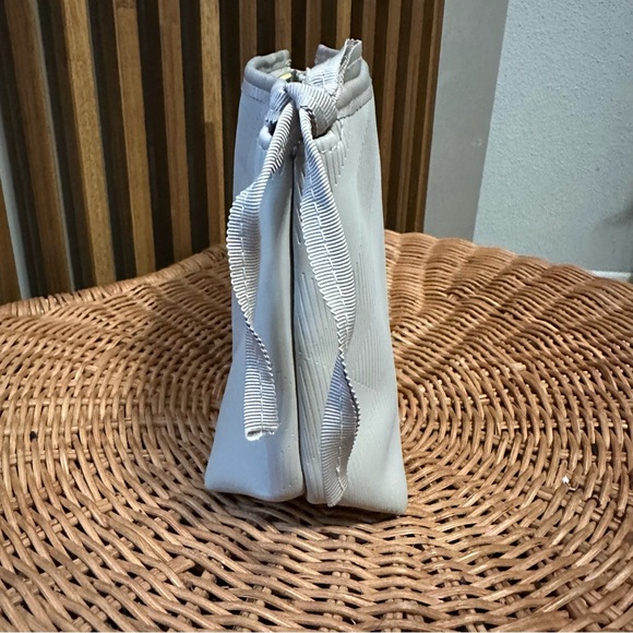 NWOT Burberry Beige Quilted Pattern Makeup Cosmetic Travel Bag Pouch - Picture 6 of 6